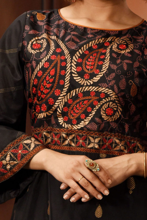 Black Linen Printed & Hand Embroidered Salwar Kameez